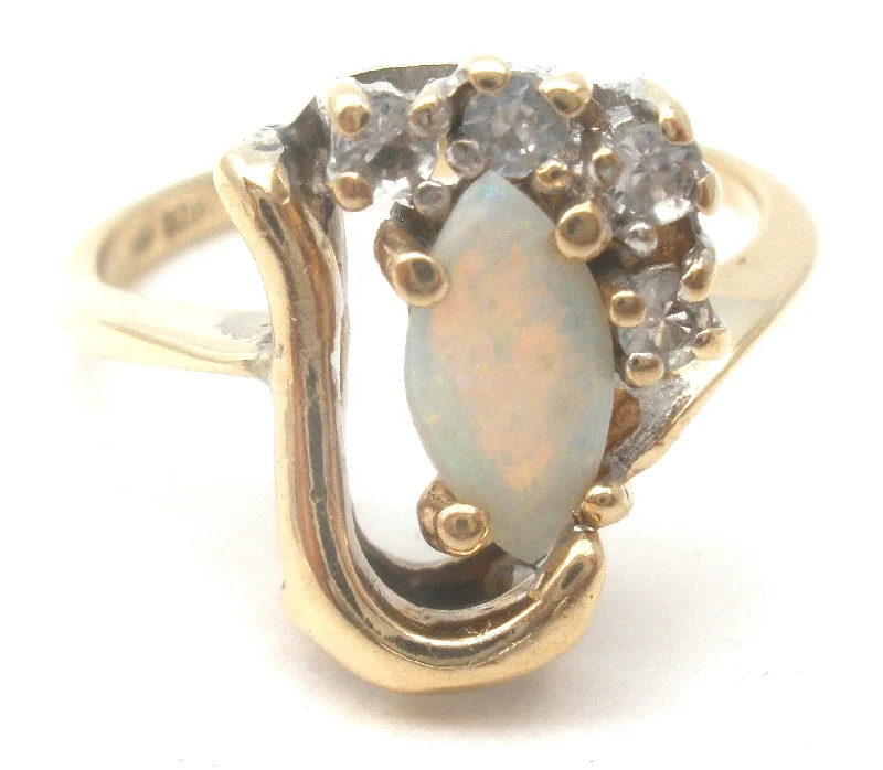 Women's rings angular-luster-Opal 10K Yellow Gold Ring Size 5.75 Vintage