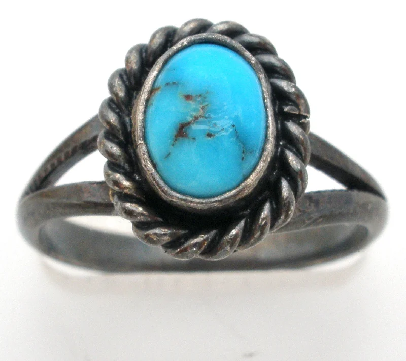 Women's rings ornate-Vintage Sterling Silver Ring with Turquoise Size 5.5